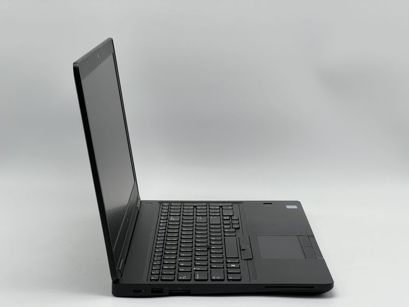 Ноутбук Dell Latitude 5590 / 15 TN 60Гц 1366x768 / i5-7300U / RAM 16 GB / SSD 240 GB / Intel HD Graphics 620 / Клас B / БУ DLLLTTD5590I524016TB фото від Pixel