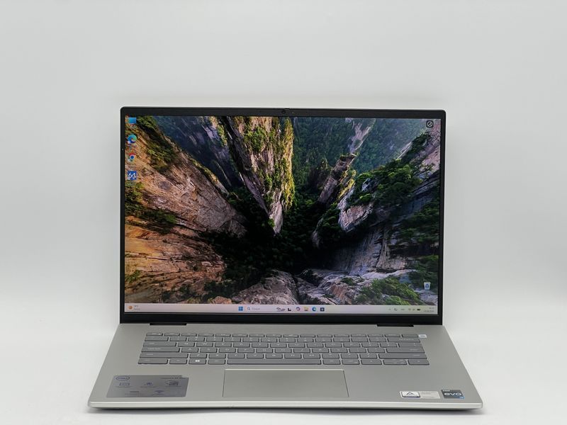 Ноутбук Dell Inspiron 16 Plus 7630 / 16 IPS 120Гц 2560 x 1600 / i7-13700H / RAM 32 GB / SSD 480 GB / Intel Iris Xe Graphics / Клас A- / БУ DLLNSPRN16PLS7630I748032IAM фото від Pixel