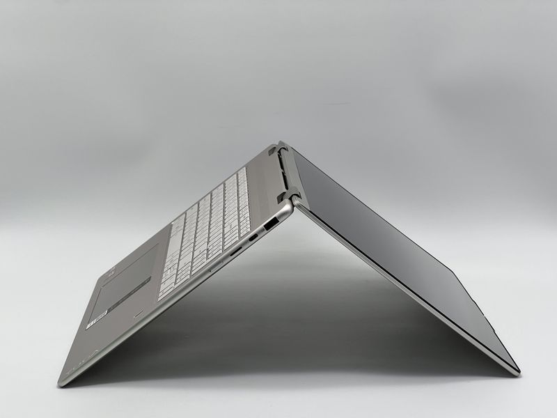 Трансформер Lenovo Yoga 7 2-in-1 16AKP10 / 16 IPS 60Гц 1920x1200 Touch / AMD Ryzen AI 5 340 / RAM 16 GB / SSD 480 GB / Radeon 840M / Клас A / БУ LNVG72N116KP10A48016IA фото від Pixel