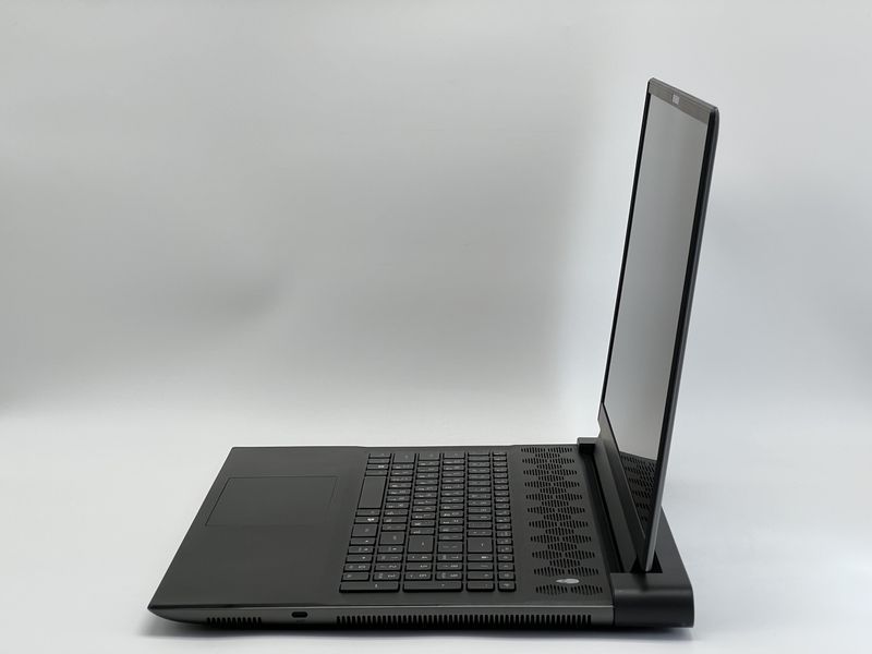 Ноутбук Dell Alienware m18 r1 / 18 IPS 165Гц 2560x1600 / AMD Ryzen 9 7945HX / RAM 32 GB / SSD 2048 GB / AMD Radeon 7900M / Клас A- / БУ DLLLNWRM18R1A7900204832IAM фото від Pixel