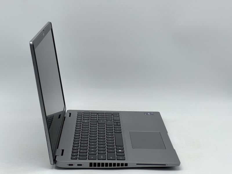 Ноутбук Dell Latitude 5530 / 15 IPS 60Гц 1920x1080 / Intel Core i7-1270P / RAM 16 GB / SSD 240 GB / Intel Iris Xe Graphics / Клас A- / БУ DLLLTTD5530I24016IAM фото від Pixel