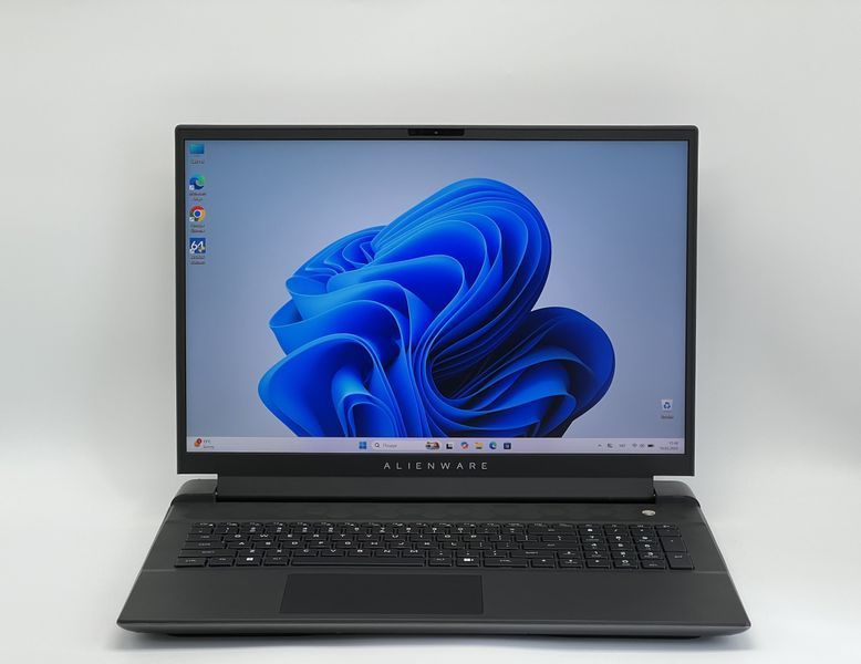Ноутбук Dell Alienware m18 r1 / 18 IPS 480Гц 1920x1200 / i7-13700HX / RAM 32 GB / SSD 2048 GB / NVIDIA GeForce RTX 4070 / Клас A- / БУ DLLLNWRM18R1I740702048IAM фото від Pixel
