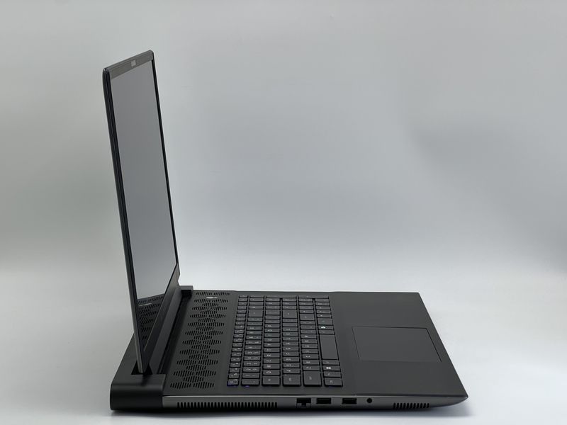 Ноутбук Dell Alienware m18 r1 / 18 IPS 480Гц 1920x1200 / i7-13700HX / RAM 32 GB / SSD 2048 GB / NVIDIA GeForce RTX 4070 / Клас A- / БУ DLLLNWRM18R1I740702048IAM фото від Pixel