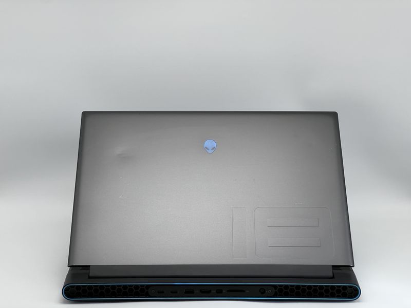 Ноутбук Dell Alienware m18 r1 / 18 IPS 480Гц 1920x1200 / i7-13700HX / RAM 32 GB / SSD 2048 GB / NVIDIA GeForce RTX 4070 / Клас A- / БУ DLLLNWRM18R1I740702048IAM фото від Pixel