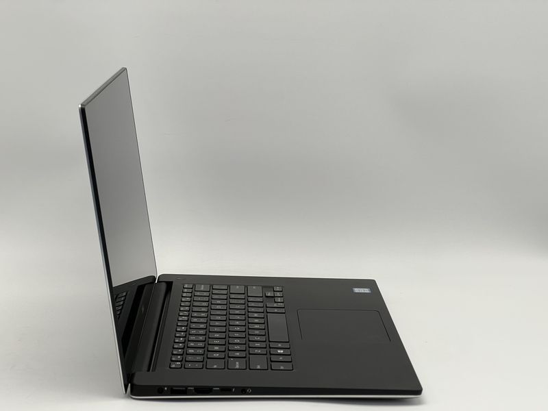 Ноутбук Dell XPS 15 9550 / 15 IPS 60Гц 3840x2160 Touch / i7-6700HQ / RAM 16 GB / SSD 480 GB / NVIDIA GeForce GTX 960M / Клас A- / БУ DLLXPS159550I796048016IAM фото від Pixel