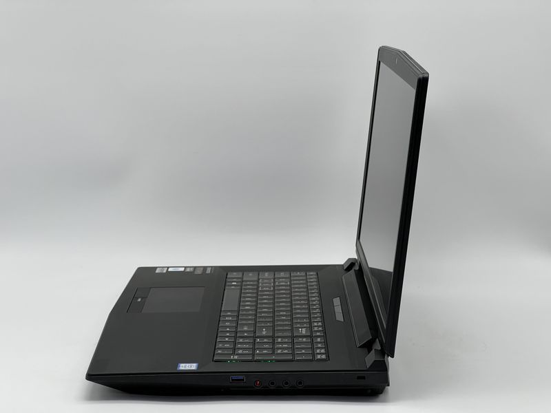 Ноутбук Sager X95 P770DM / 17 IPS 60Гц 1920x1080 / i7-6700K / RAM 16 GB / SSD 512 GB / NVIDIA GeForce GTX 980M / Клас A- / БУ SGRX95P770DMI798016IAM фото від Pixel