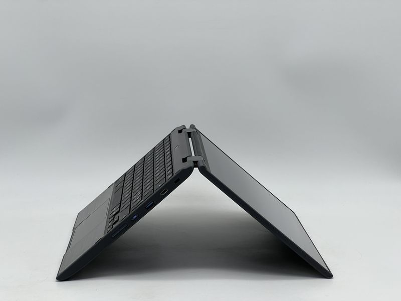 Трансформер Lenovo 300e Chromebook 2nd Gen / 11 IPS 60Гц 1366x768 / Intel Celeron N4100 / RAM 8 GB / SSD 32 GB / Intel UHD Graphics 600 / Клас B / БУ LNV300CHRMBK2NDGNIC328IBU фото від Pixel